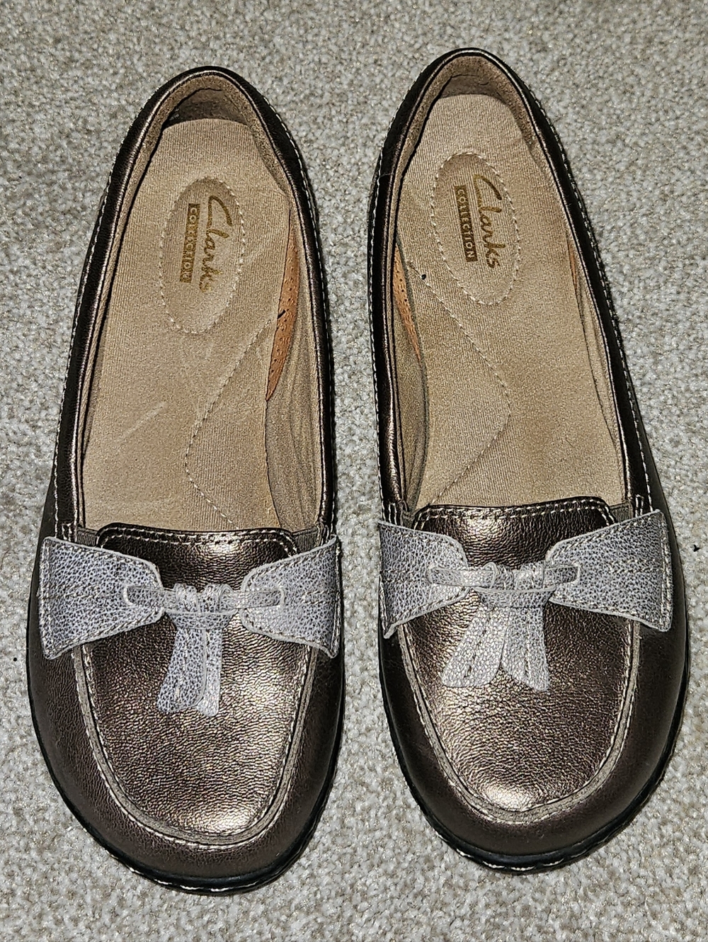 SOLD**Clarks Bronze Ashland Bubble Leather Loafers with Silver Bow - Picture 1 of 10